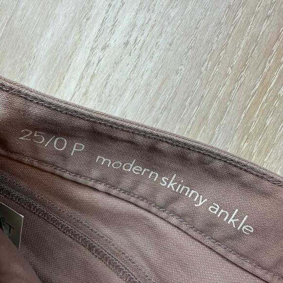 NWT LOFT Modern Skinny Ankle Low Rise Zipper Ankle Detail Jeans PETITE Size 25/0 - Picture 13 of 14